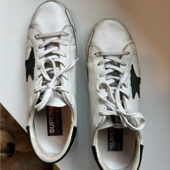 Golden Goose Sneakers white with Dark Green Star Detail - Picture 1 of 4